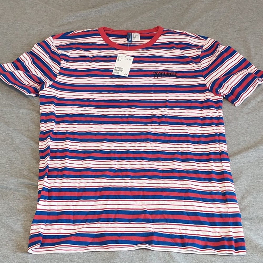 Stripped shirt sleeve tee shirt.